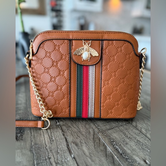 Handbags - Unbranded Bee Detail Fashion Purse, great condition.